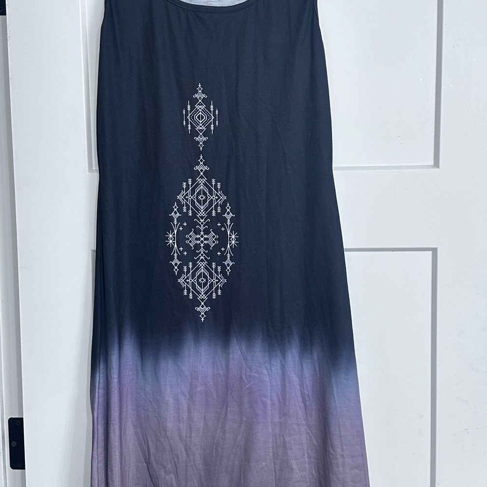 Sleeveless Ombre Midi Dress with Center Embroidery - Black and Lavender